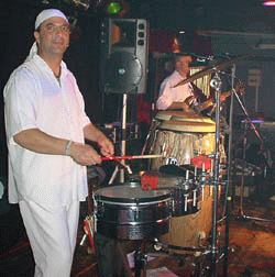 Jean le big boss a la percussions
